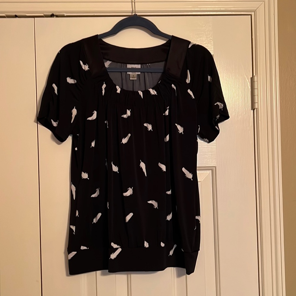 2/$20 Worthington feather top, medium